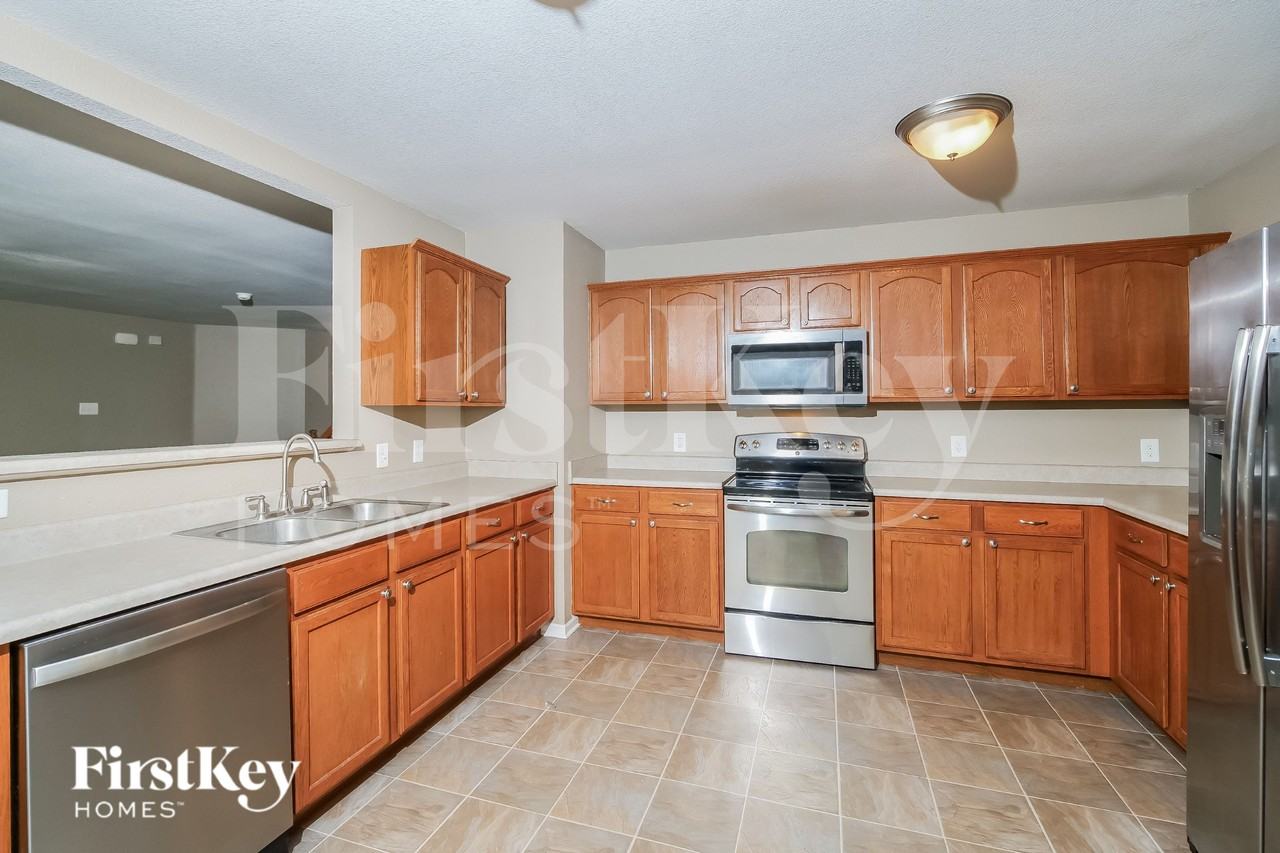 8018 Gathering Ln - Photo 7 of 15