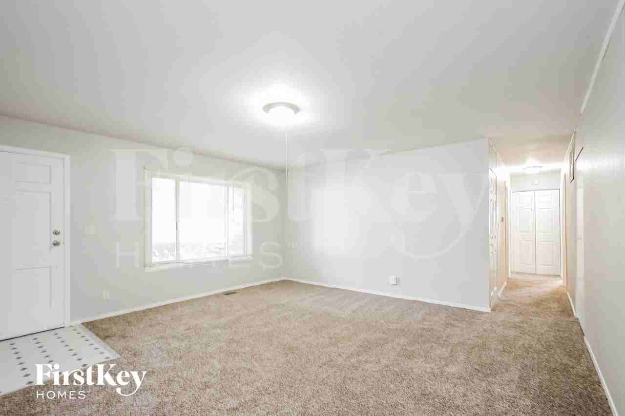 7531 Penway St - Photo 3 of 15