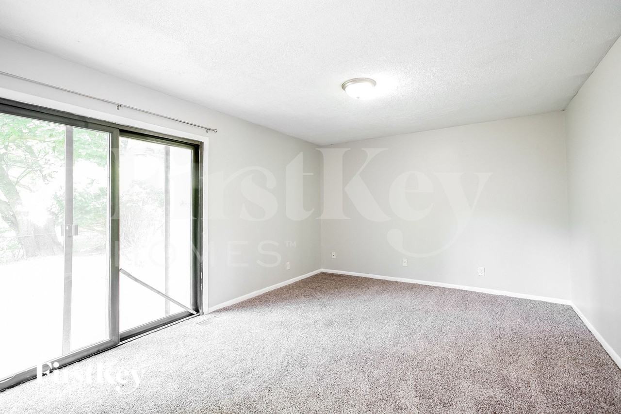 7531 Penway St - Photo 4 of 15