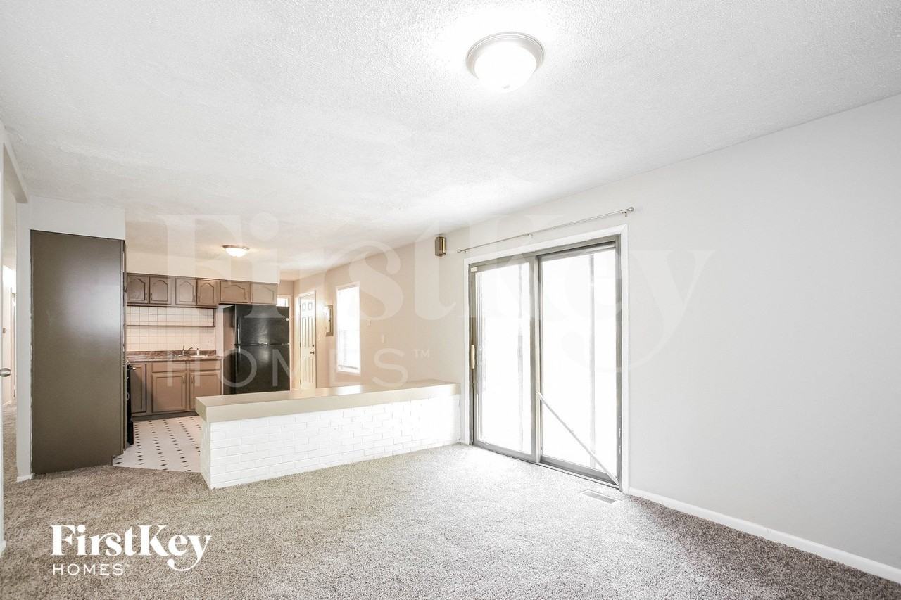 7531 Penway St - Photo 5 of 15