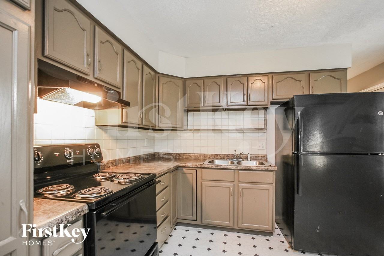 7531 Penway St - Photo 6 of 15