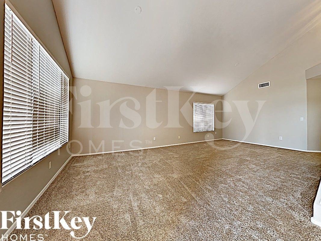 7323 E Navarro Ave - Photo 2 of 17