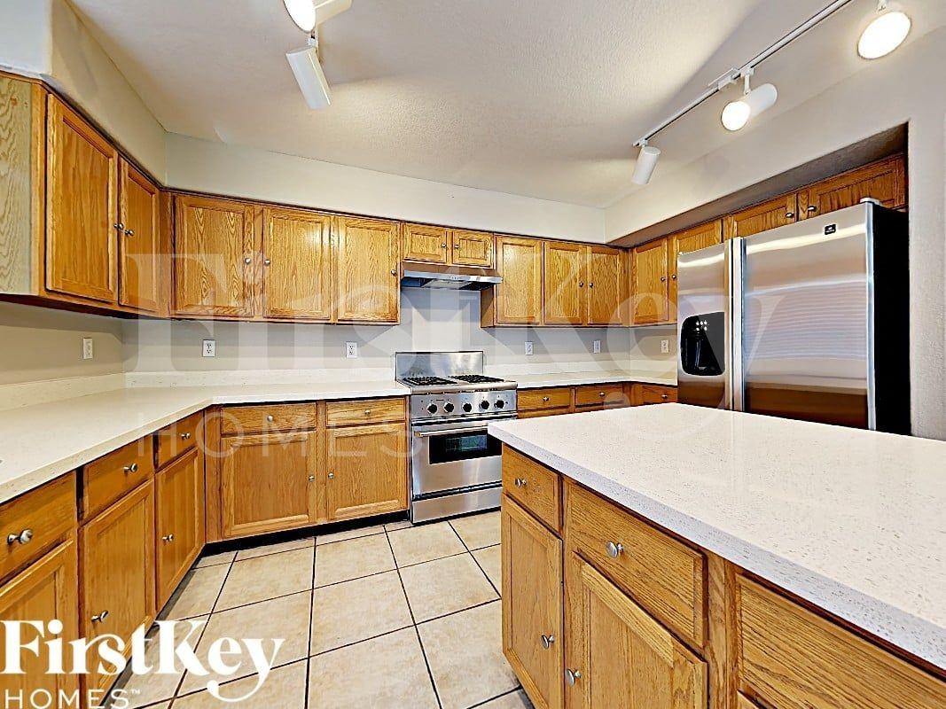 7323 E Navarro Ave - Photo 4 of 17