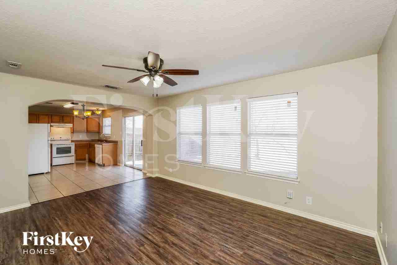 6911 Autumn Vw - Photo 3 of 16