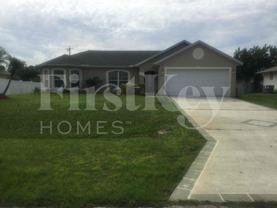 662 Sw Sandbar Ter - Photo 1 of 1