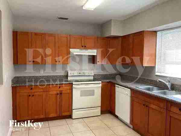 6404 Fletcher St - Photo 6 of 10