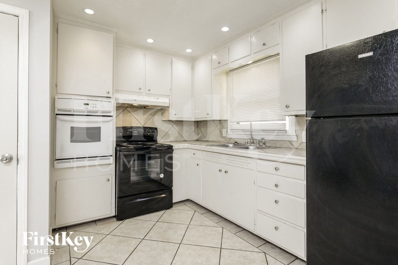 6312 E 102nd St - Photo 6 of 15