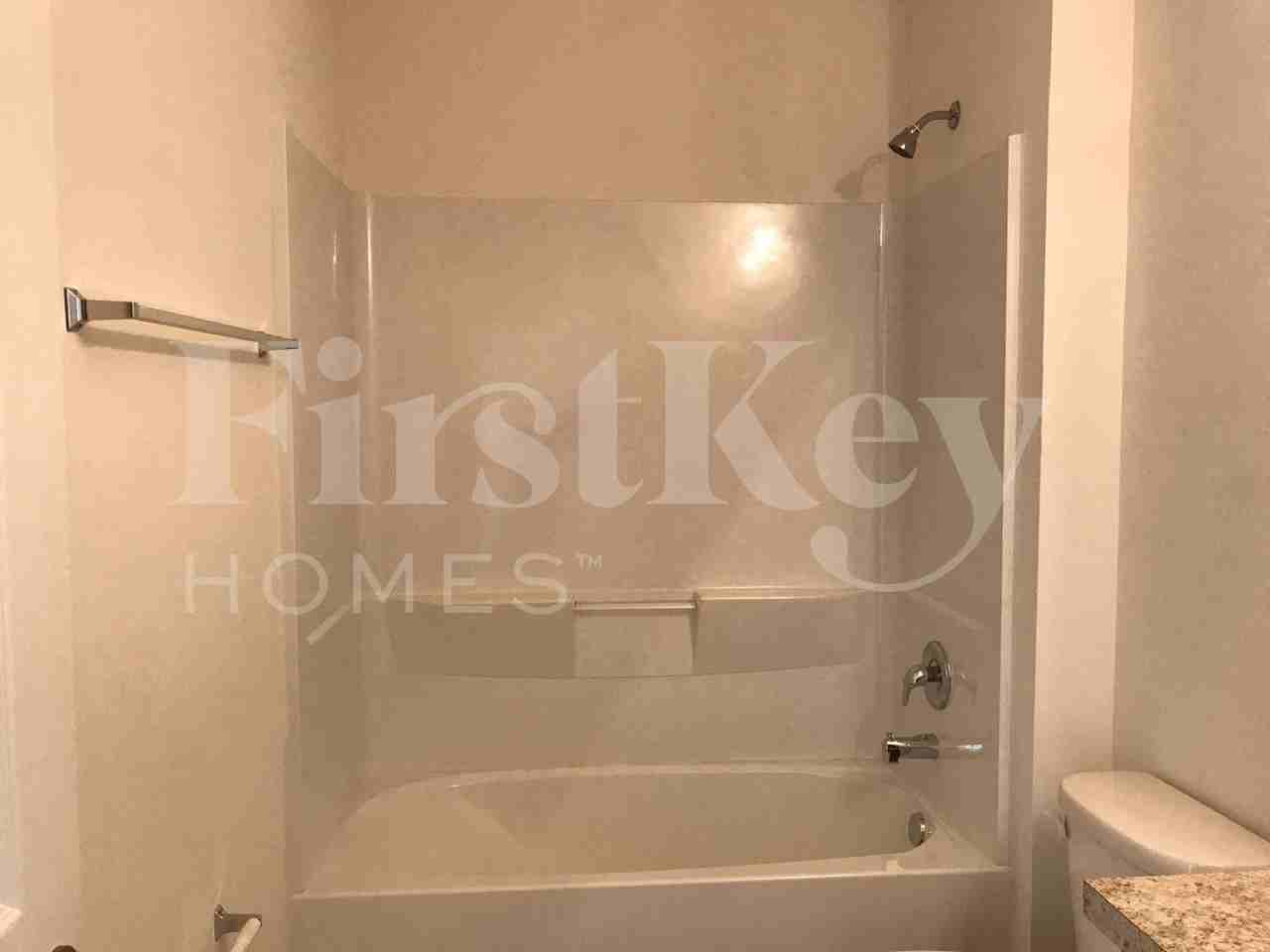 620 Se 1st Pl - Photo 5 of 20