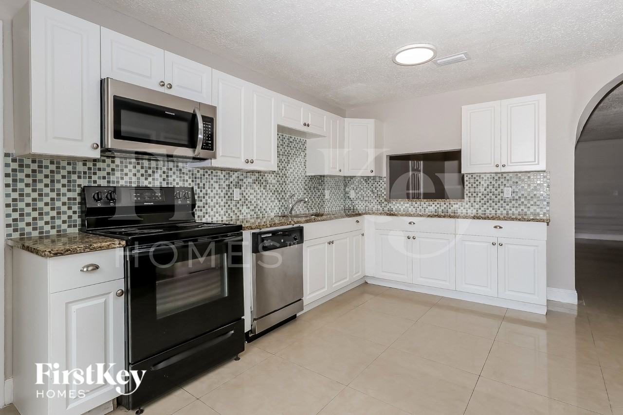 6126 Arcade Ct - Photo 6 of 15