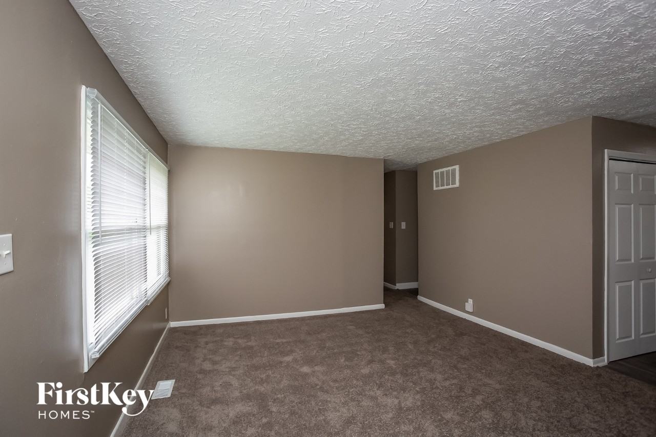 6072 Bettcher Ave - Photo 7 of 15