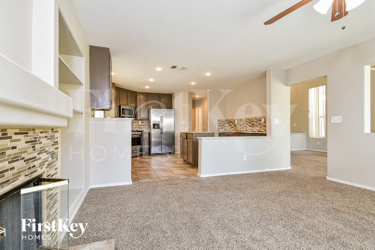 6046 Evening View St - Photo 4 of 16