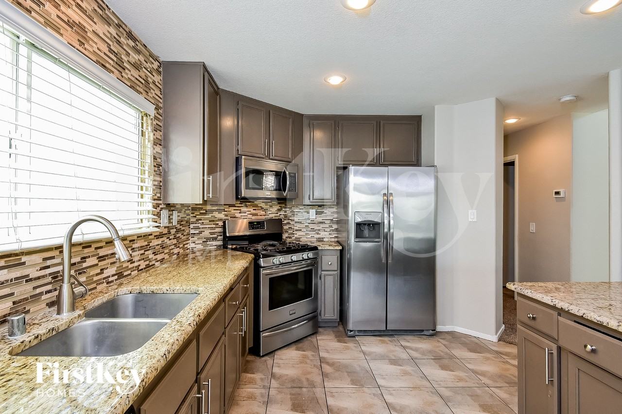 6046 Evening View St - Photo 7 of 16