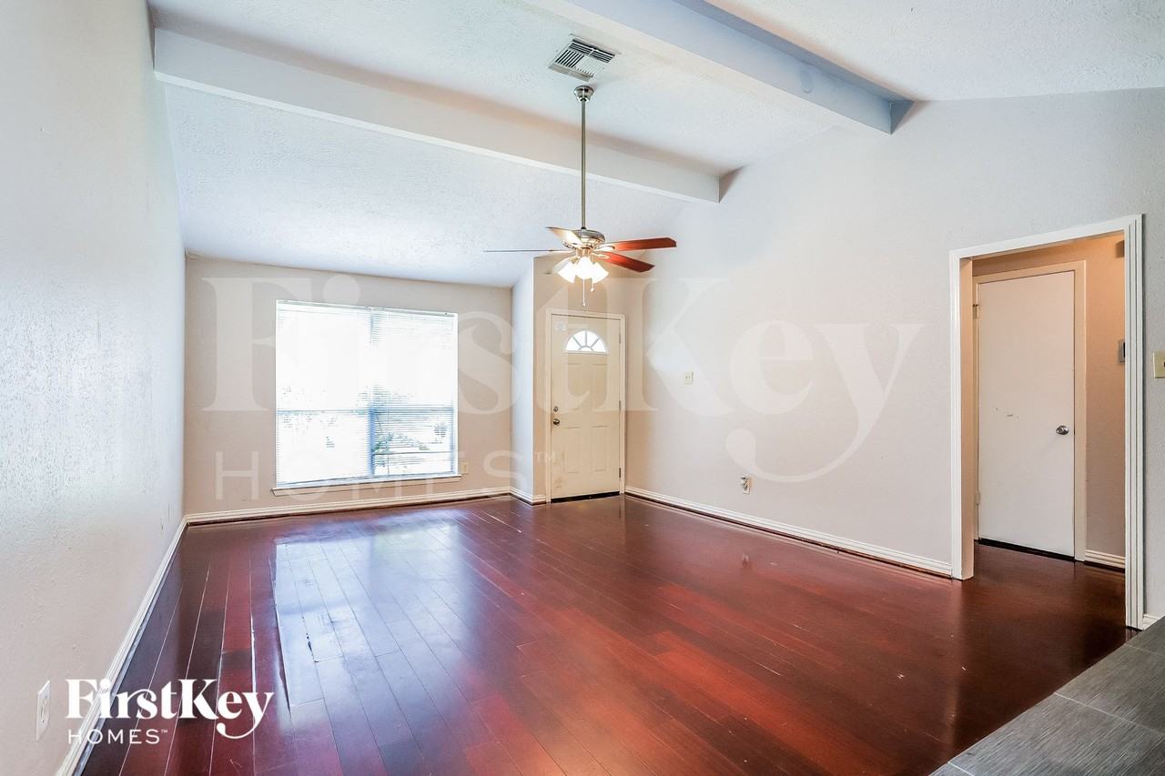 5903 High Meadow St - Photo 2 of 15