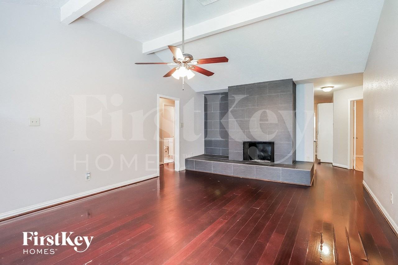 5903 High Meadow St - Photo 3 of 15