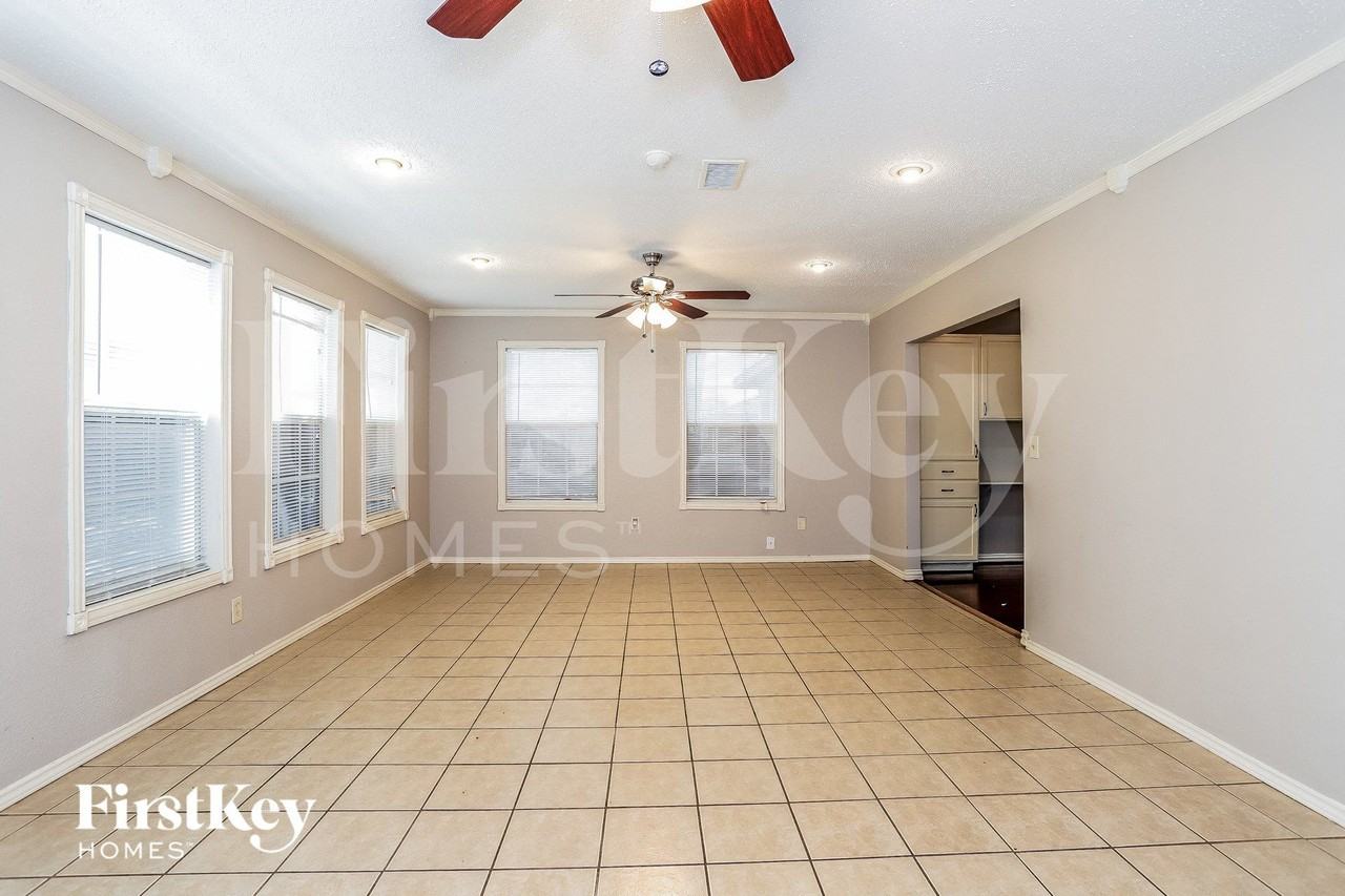 5903 High Meadow St - Photo 5 of 15