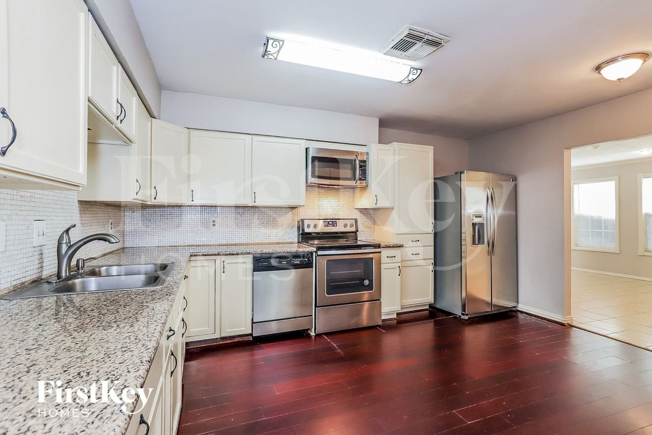 5903 High Meadow St - Photo 6 of 15