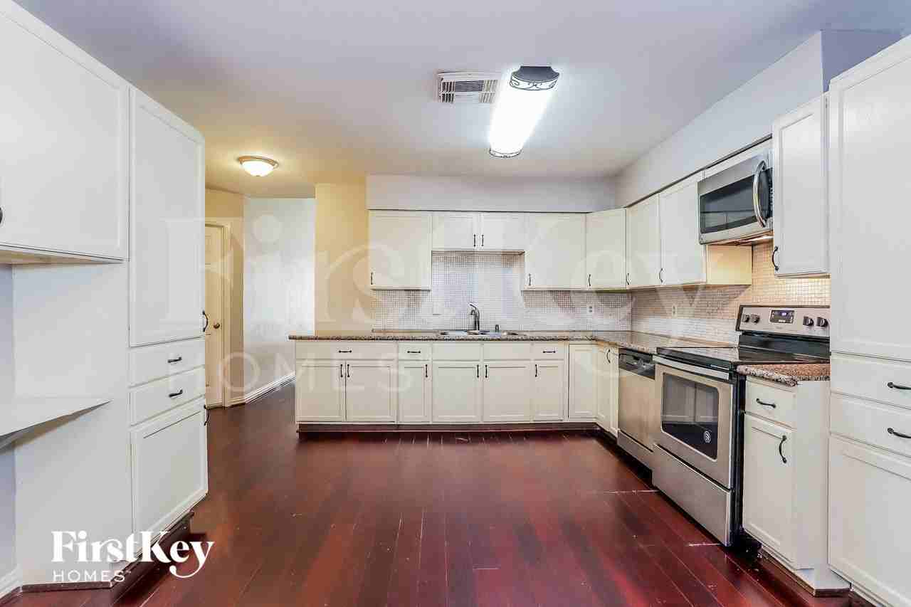 5903 High Meadow St - Photo 7 of 15