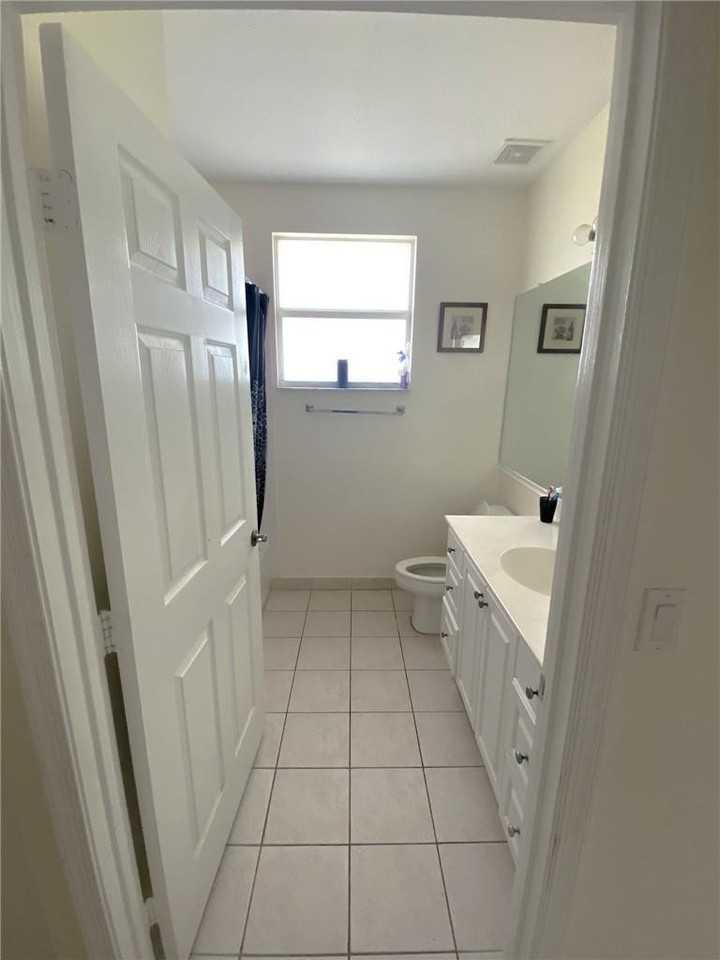 4700 Sw 160th Ave Apt 411 - Photo 7 of 7