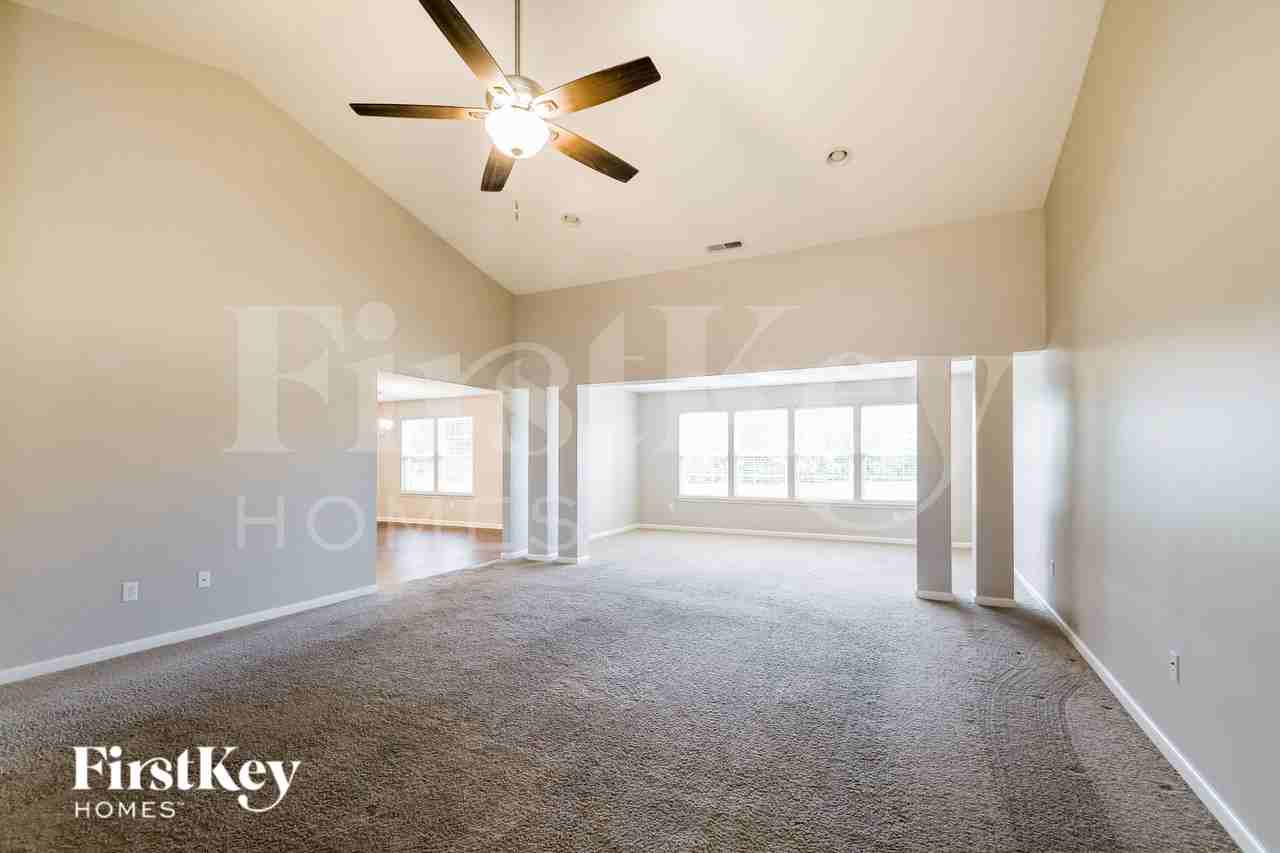 5696 W Port Dr - Photo 4 of 15