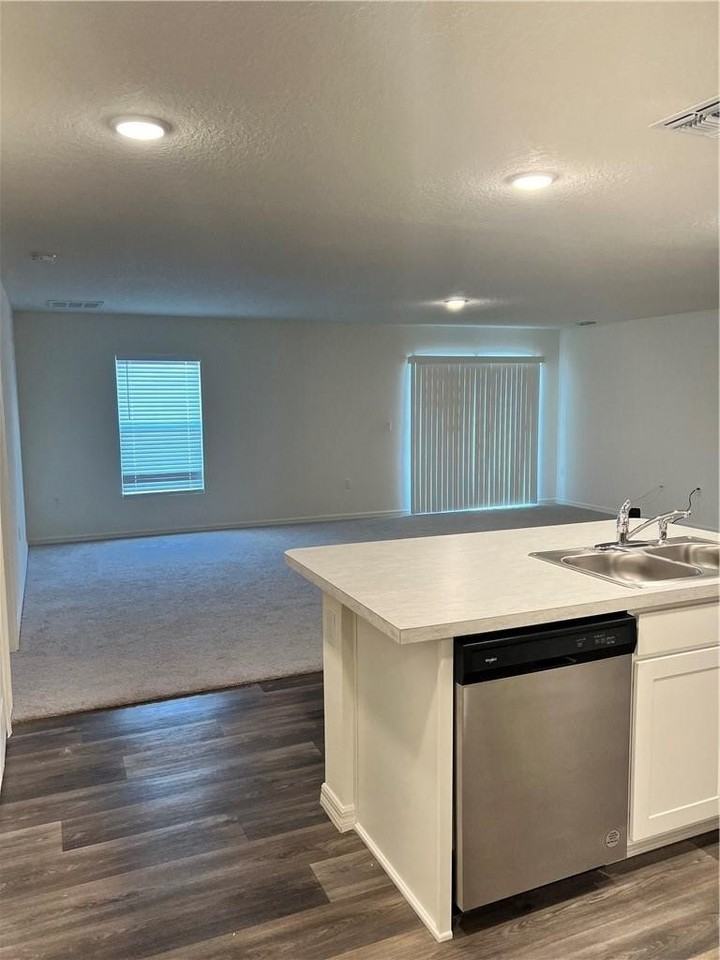4067 Sw Port St Lucie Blvd - Photo 6 of 21
