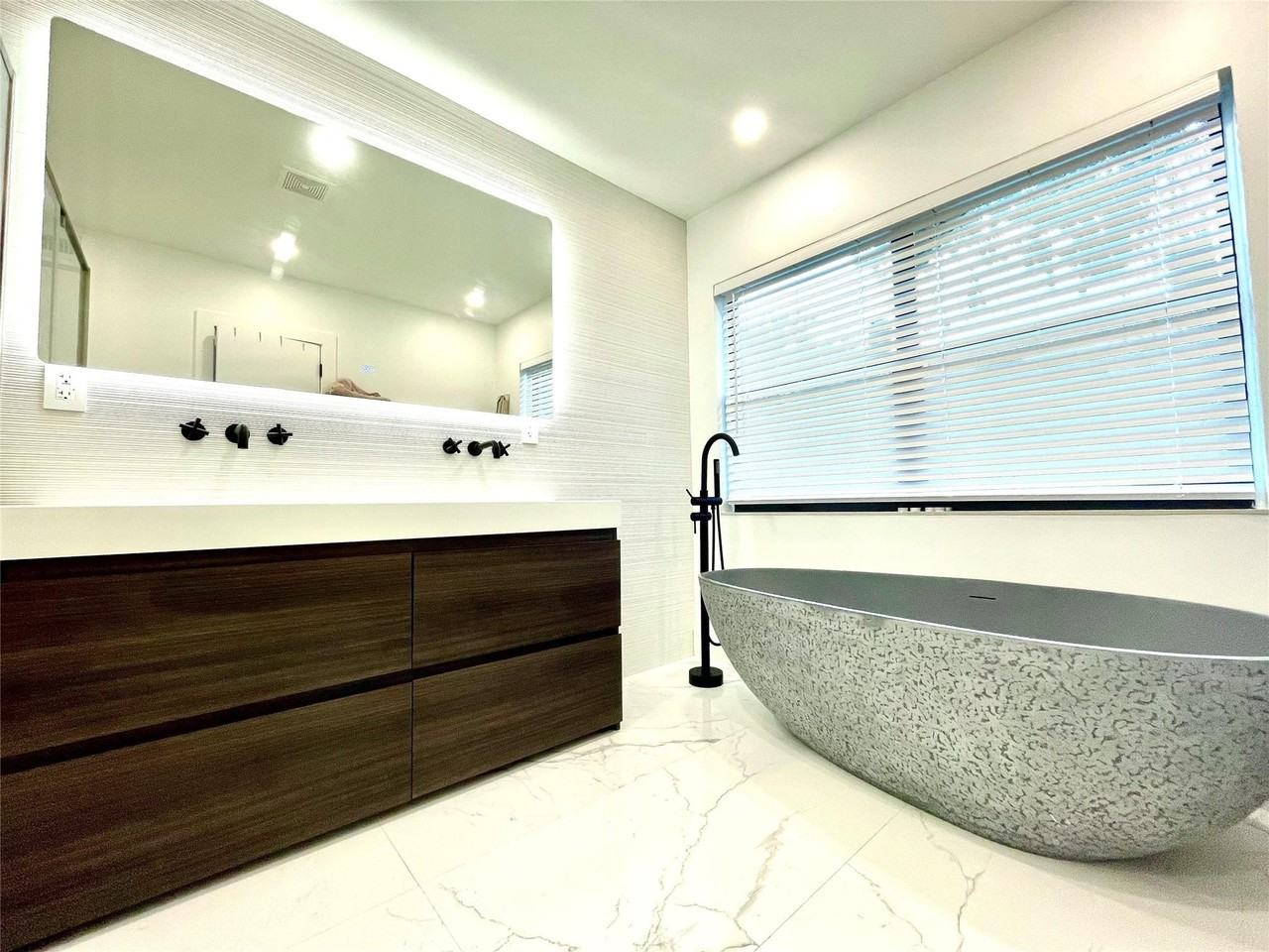 1215 E Broward Blvd - Photo 2 of 10