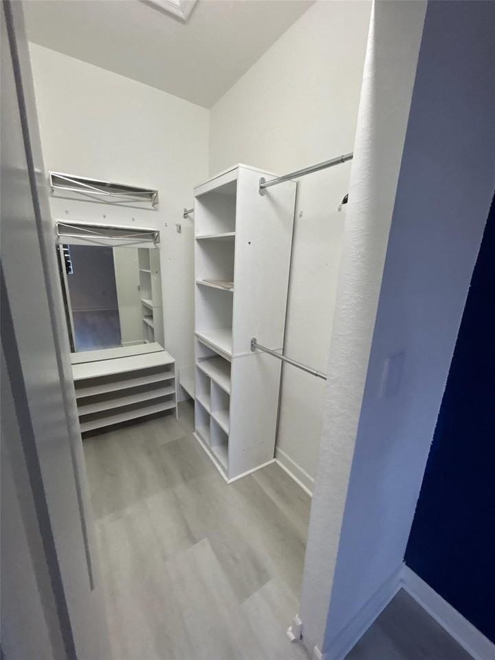 851 Ne 211th St - Photo 5 of 7