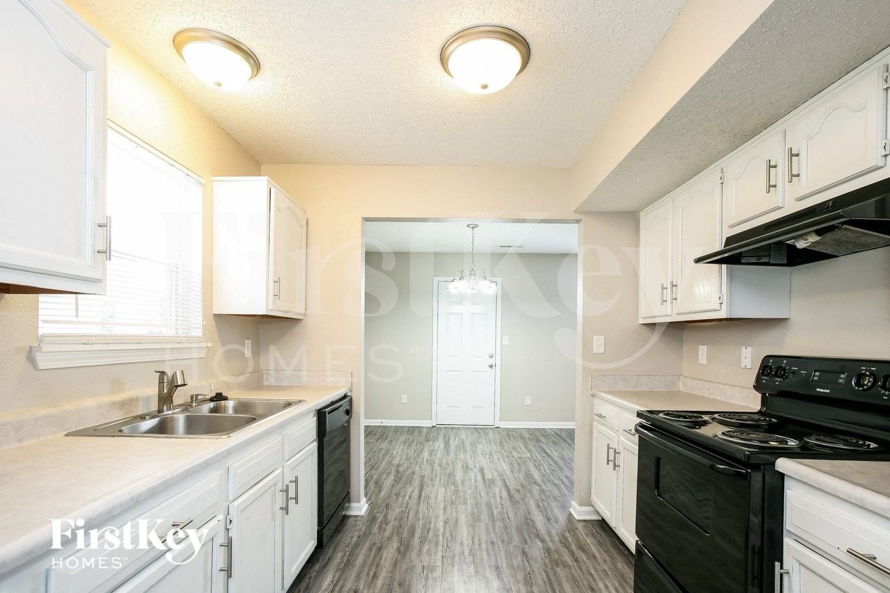 563 Bridgestone Dr - Photo 6 of 15