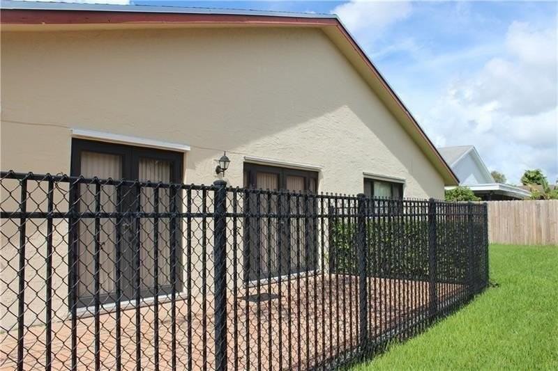 7480 Nw 37th Ct - Photo 3 of 7