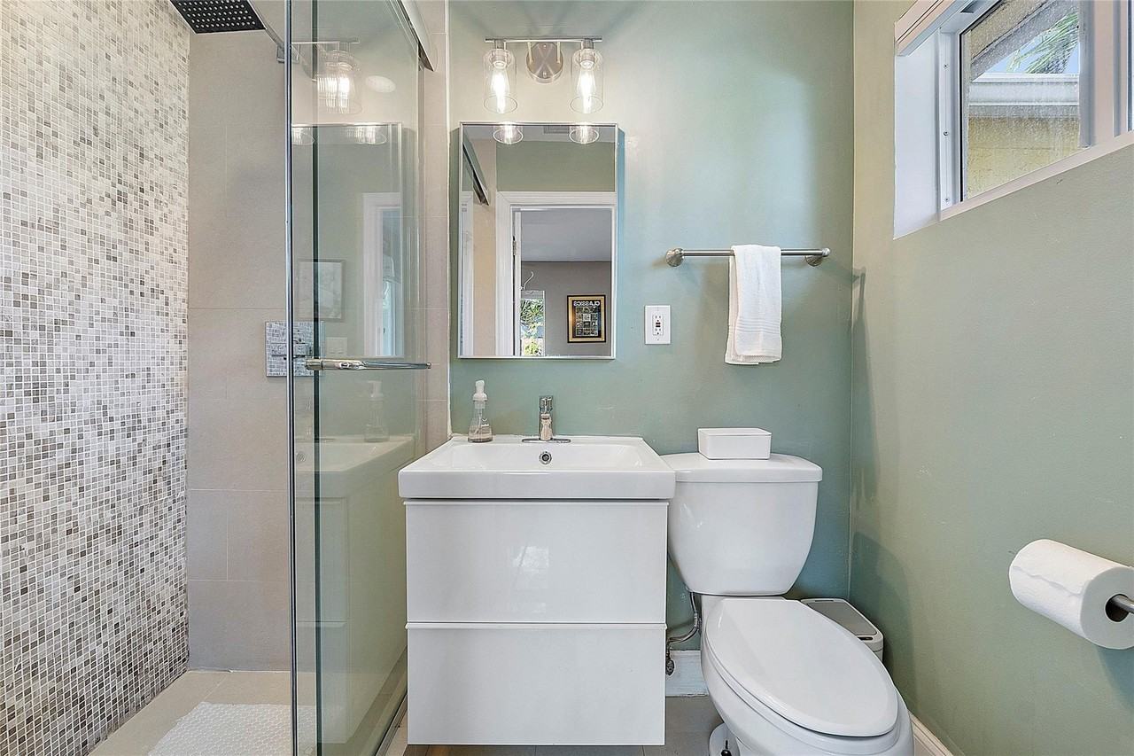 1541 Ne 34th St - Photo 7 of 14