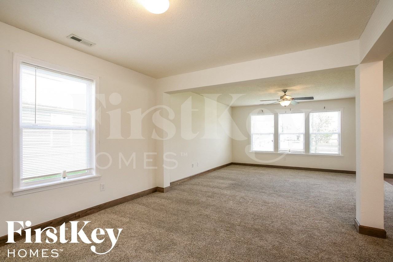 5555 Wild Horse Dr - Photo 3 of 15