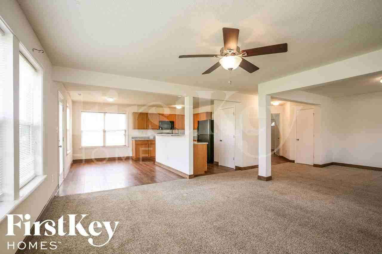 5555 Wild Horse Dr - Photo 4 of 15