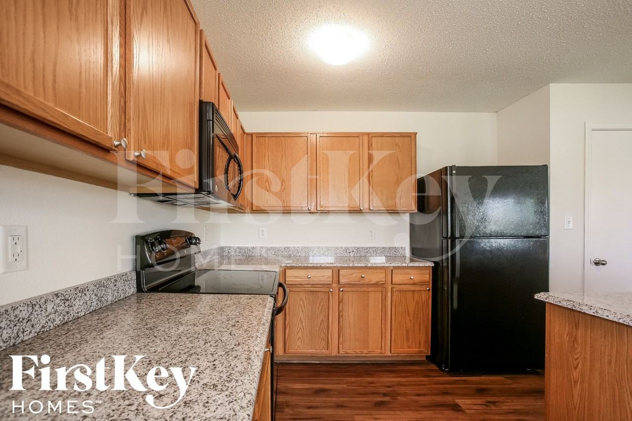 5555 Wild Horse Dr - Photo 6 of 15