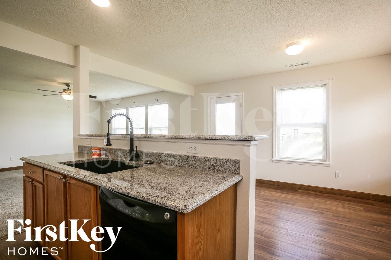 5555 Wild Horse Dr - Photo 7 of 15