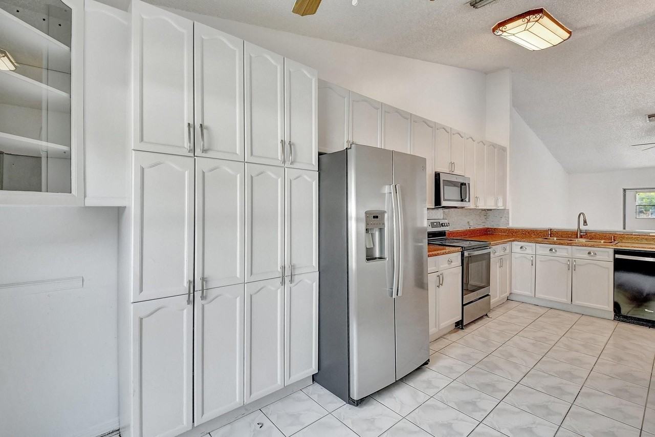 5105 Arbor Glen Cir - Photo 4 of 24