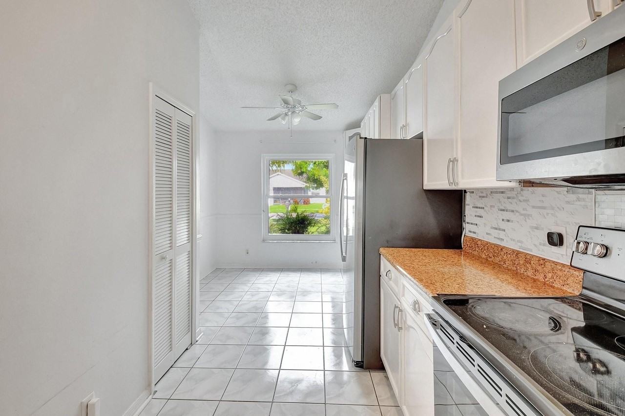 5105 Arbor Glen Cir - Photo 5 of 24