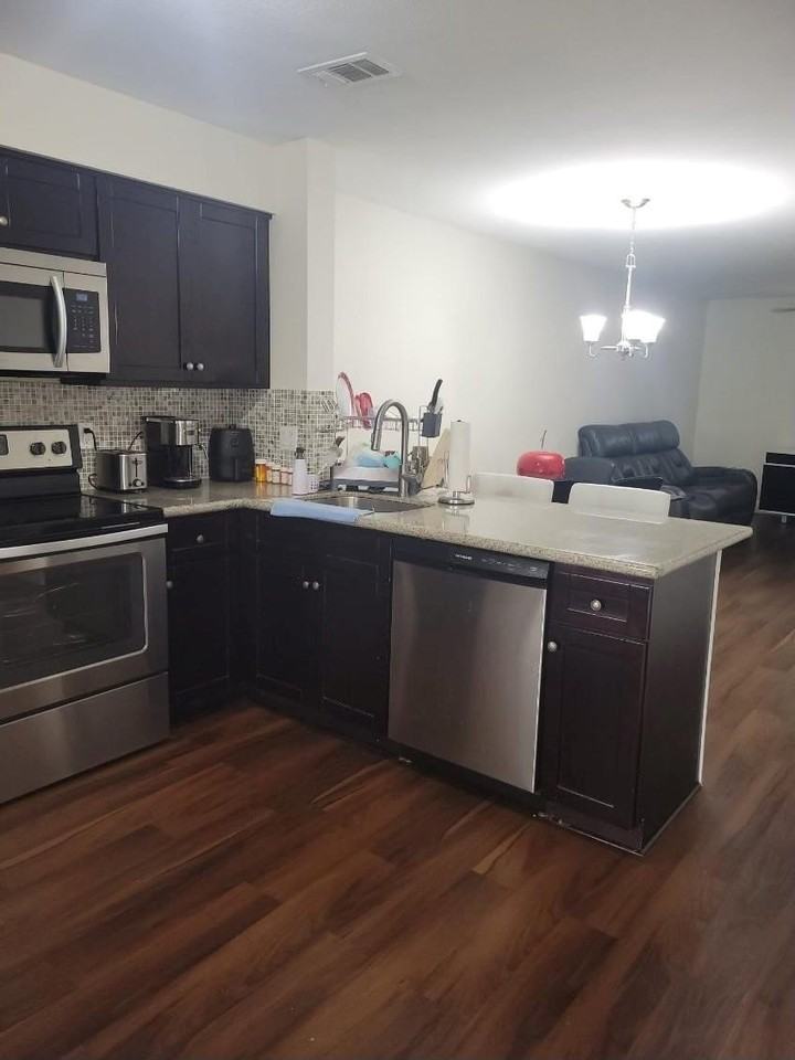 10825 Royal Palm Blvd Apt 8 - Photo 4 of 10