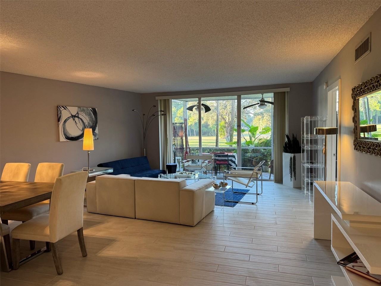 545 Oaks Ln Apt 105 - Photo 2 of 37