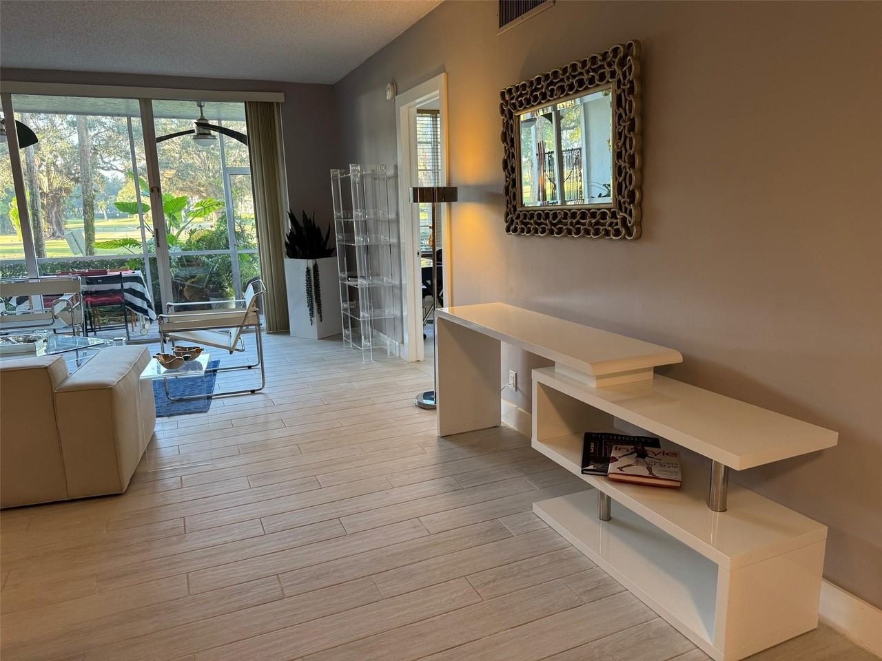 545 Oaks Ln Apt 105 - Photo 4 of 37