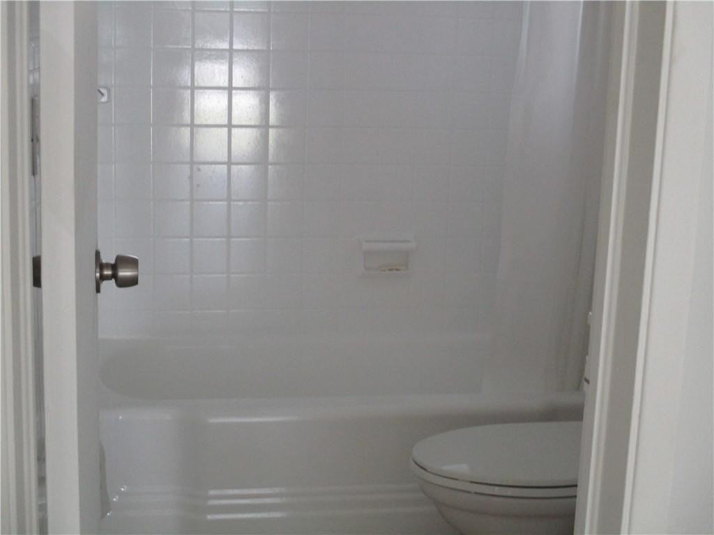 2361 Ne 10th St Apt 5 - Photo 6 of 7