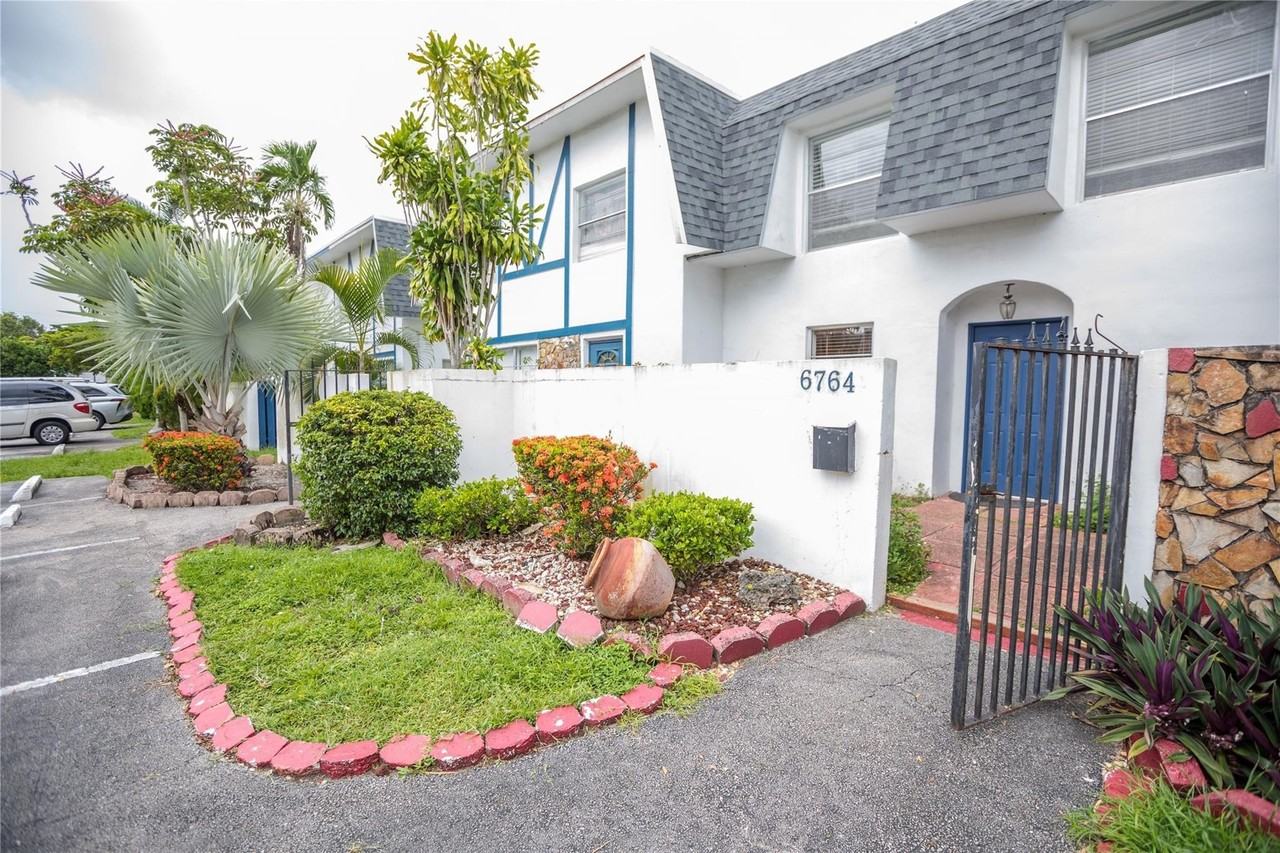 6764 Sw 40th St Unit 40 - Photo 2 of 16