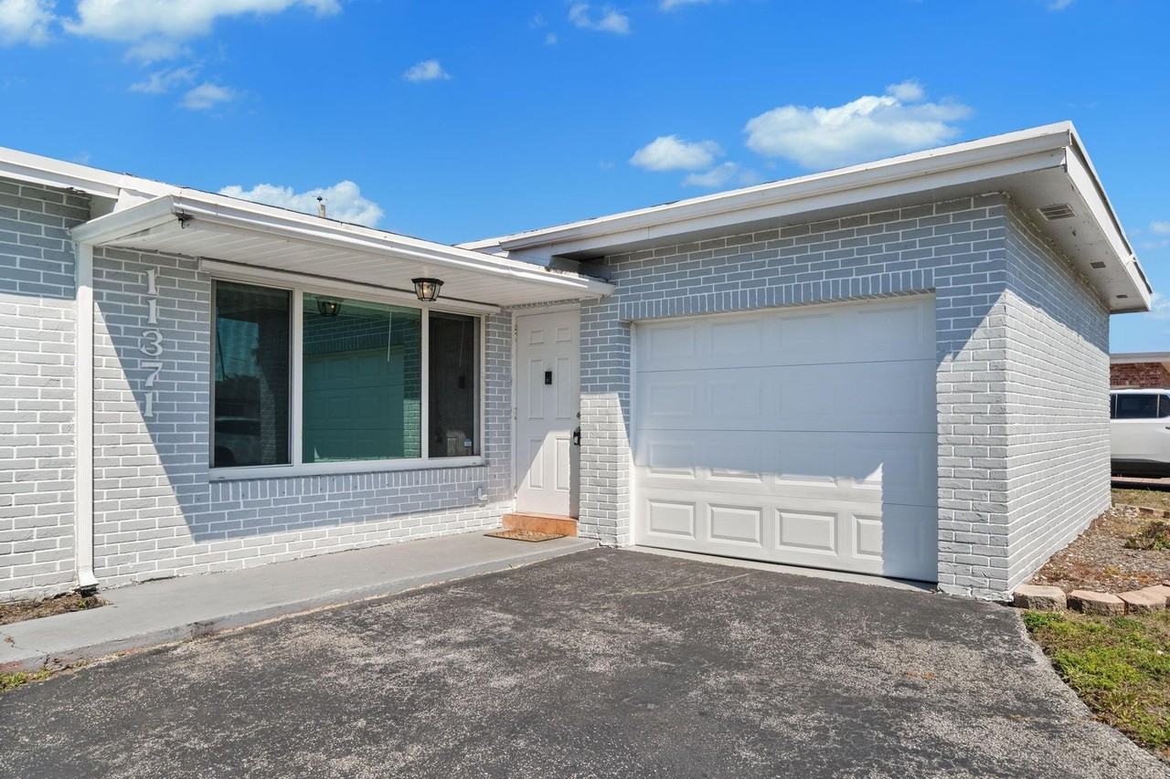 11371 Nw 40th Pl - Photo 3 of 29