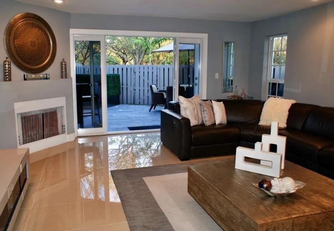 925 Se 13th St - Photo 3 of 17