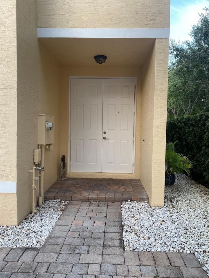 6300 Landings Way - Photo 2 of 24