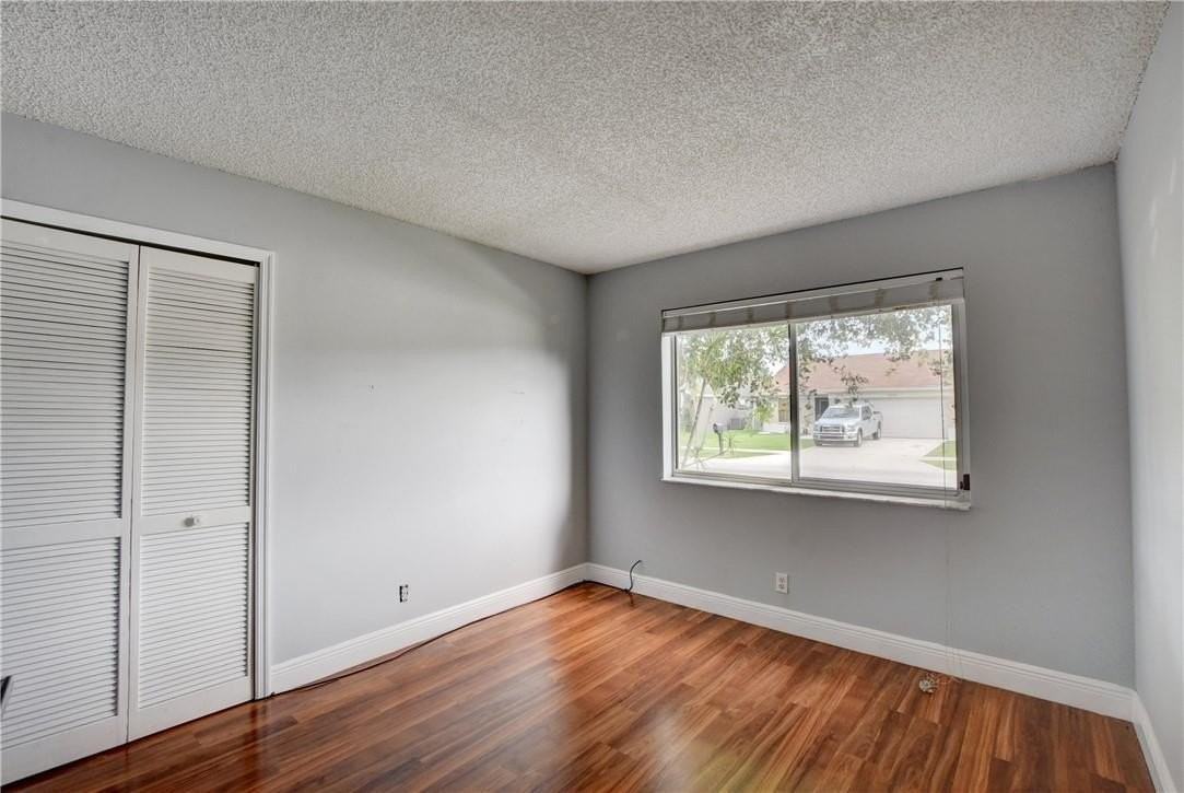 7958 Piper Ln - Photo 7 of 27