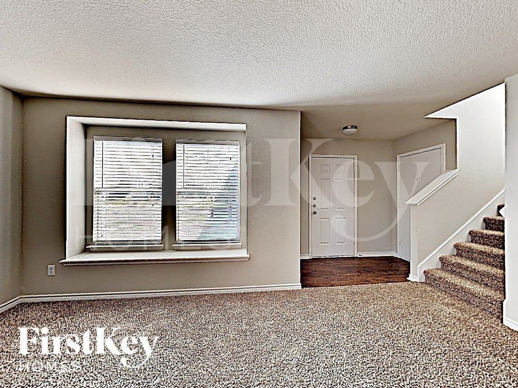 5423 Montague Ln - Photo 3 of 17