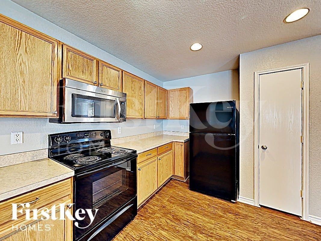 5423 Montague Ln - Photo 4 of 17