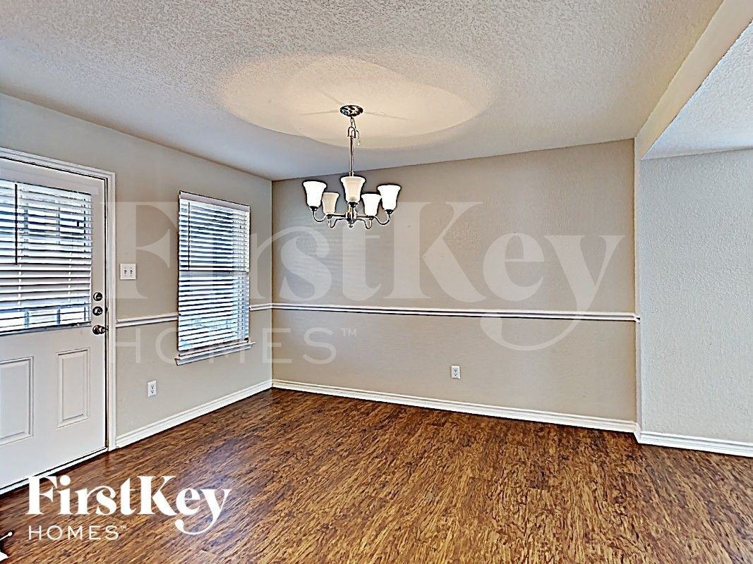 5423 Montague Ln - Photo 6 of 17