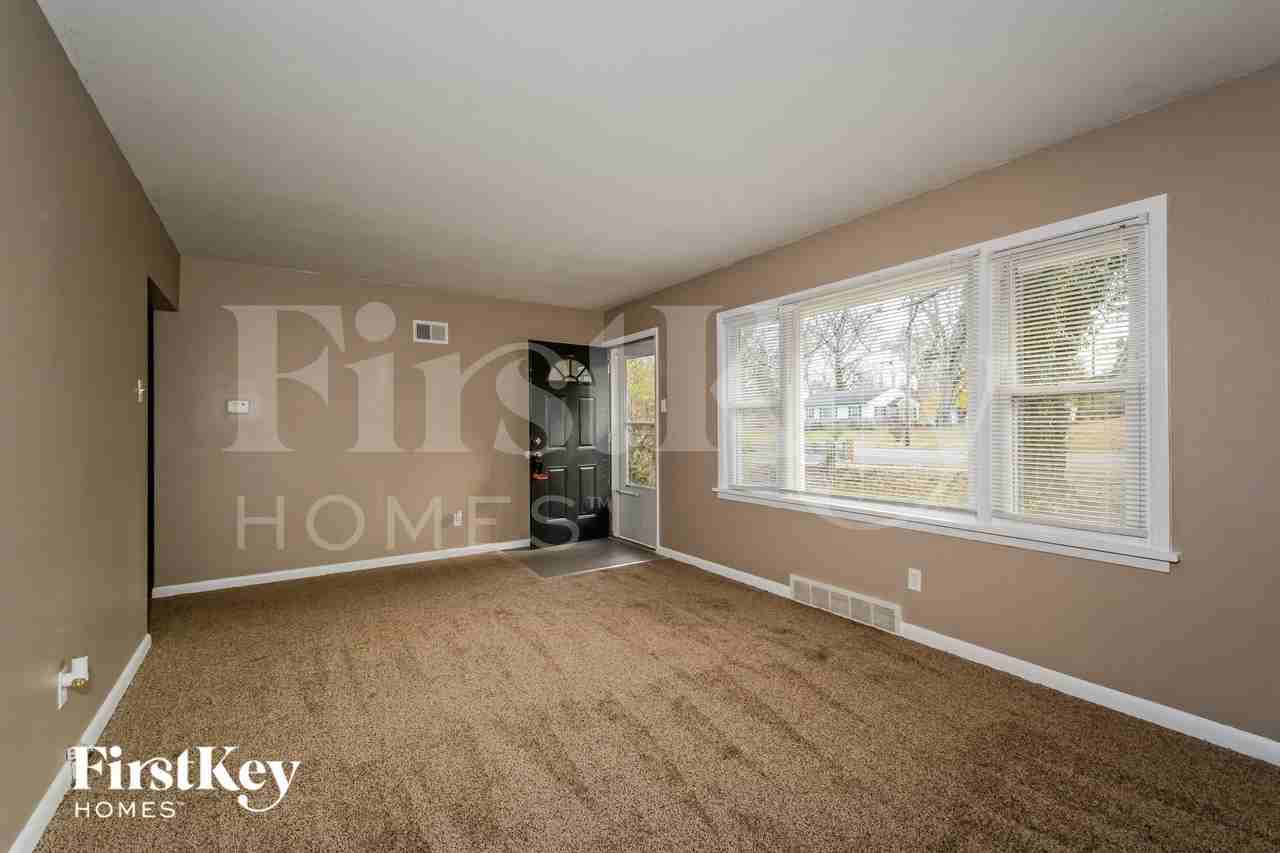 5415 Parker Rd - Photo 3 of 15