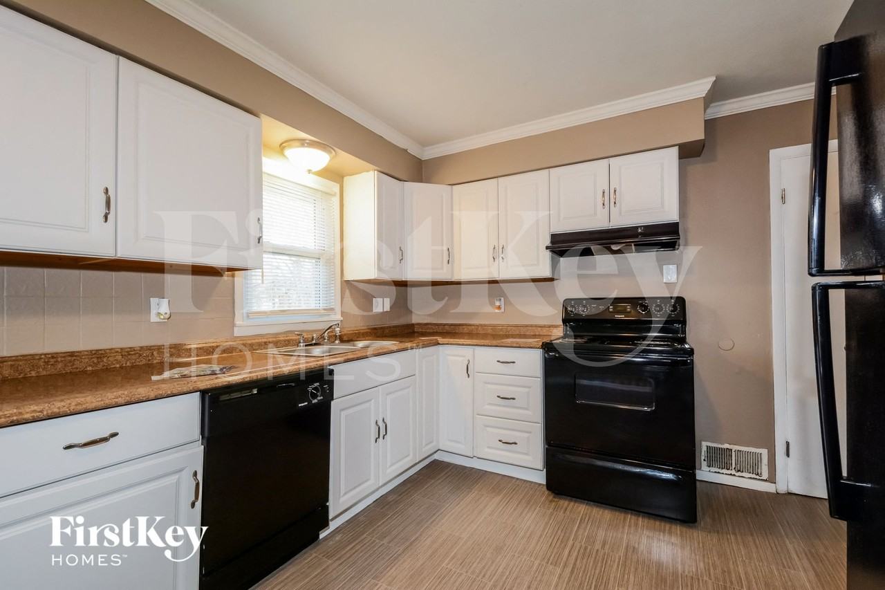 5415 Parker Rd - Photo 5 of 15