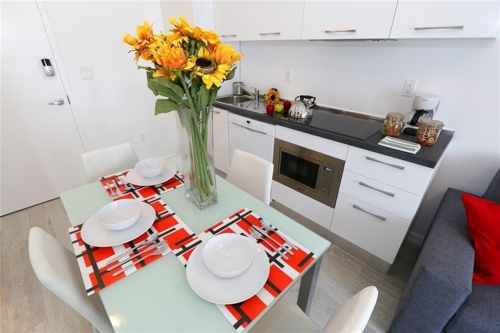 811 Jefferson Ave Apt 102 - Photo 2 of 9